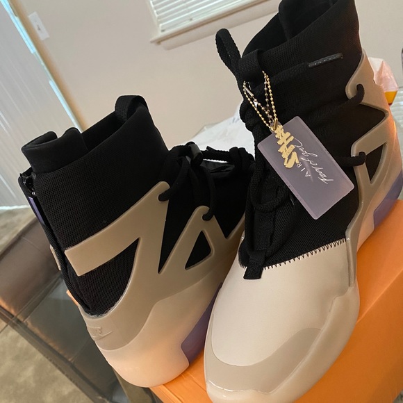 Nike Fear of God “String The Question” Essential